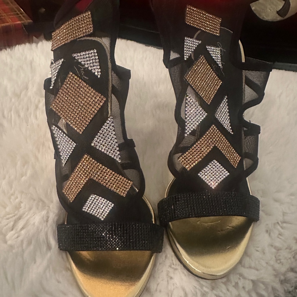 Thalia Sodi Black and Gold Geometric Heels